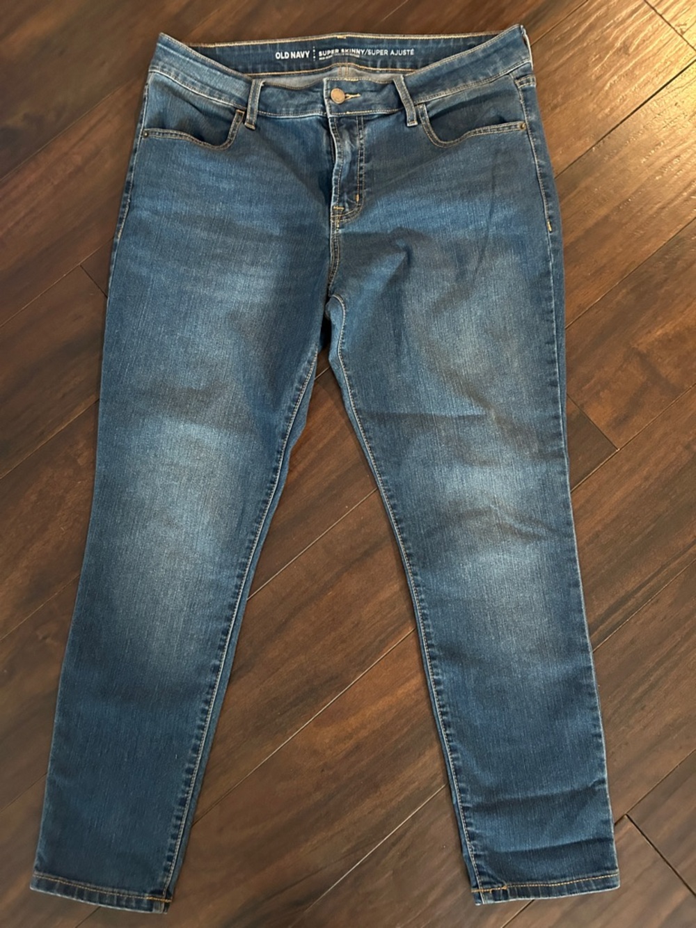 NWOT Women’s Old Navy Medium Blue Mid-Rise Skinny Jeans (12)